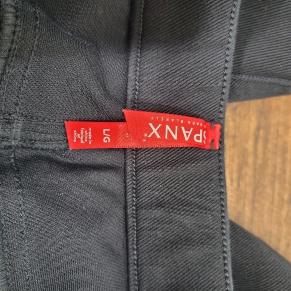 EUC SPANX Black Denim Jean Women's sz L Pull-on Skinny Shapewear Cropped Jeans - Picture 6 of 10